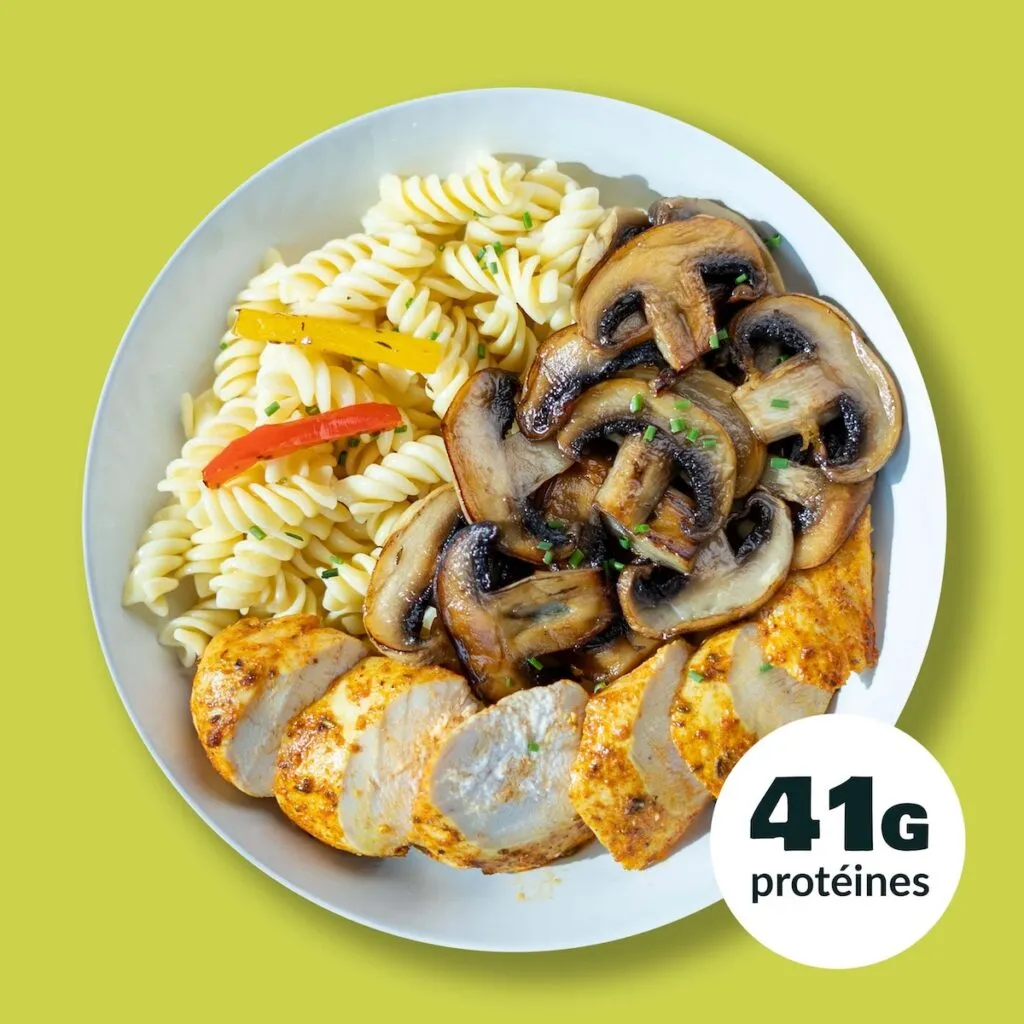 Poulet mariné grillé aux épices, pâtes champignons poêlés aux herbes de Provence